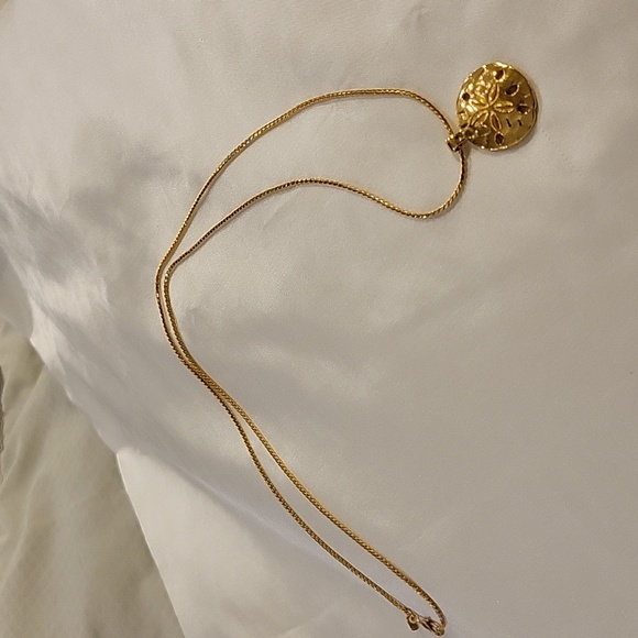 Vintage Signed Monet Gold Sand Dollar Pendant Necklace. 22" Long - Picture 8 of 8